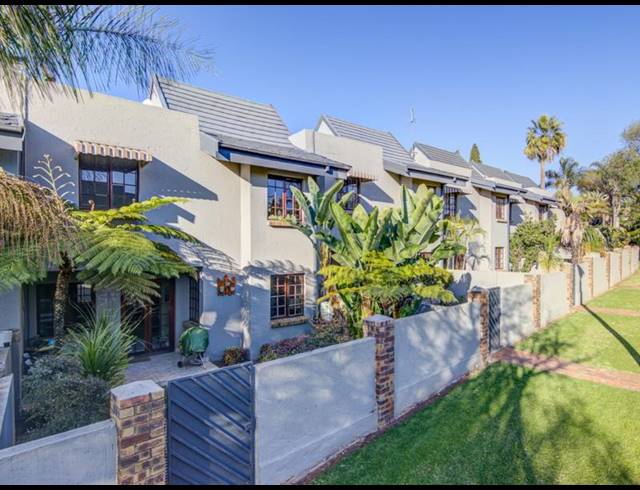 3 BEDROOM TOWNHOUSE FOR SALE IN BLUE GILL